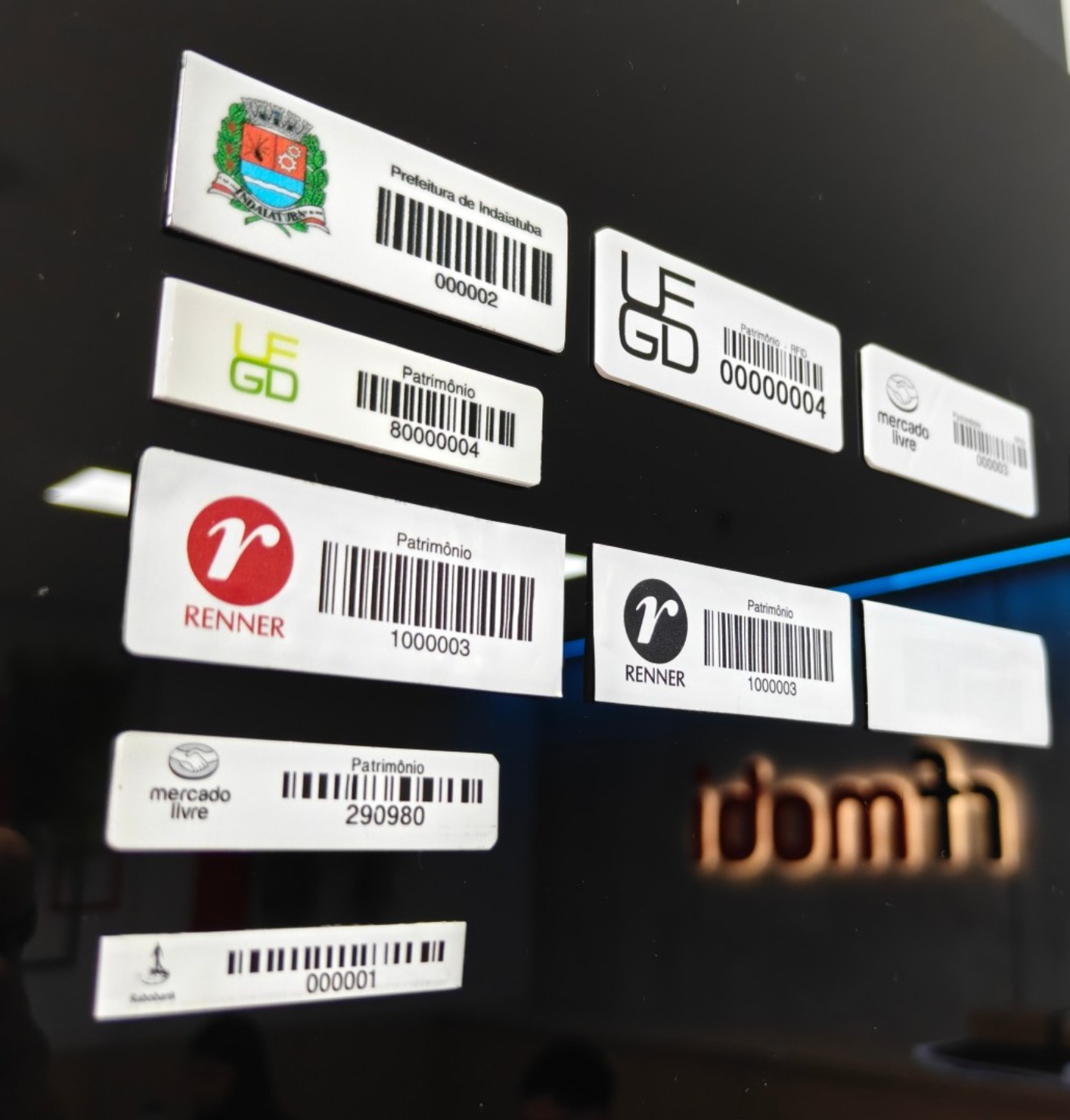 Etiquetas patrimoniais RFID de clientes como Renner, Prefeitura de Indaiatuba e Mercado Livre